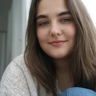 Эмилия, 22